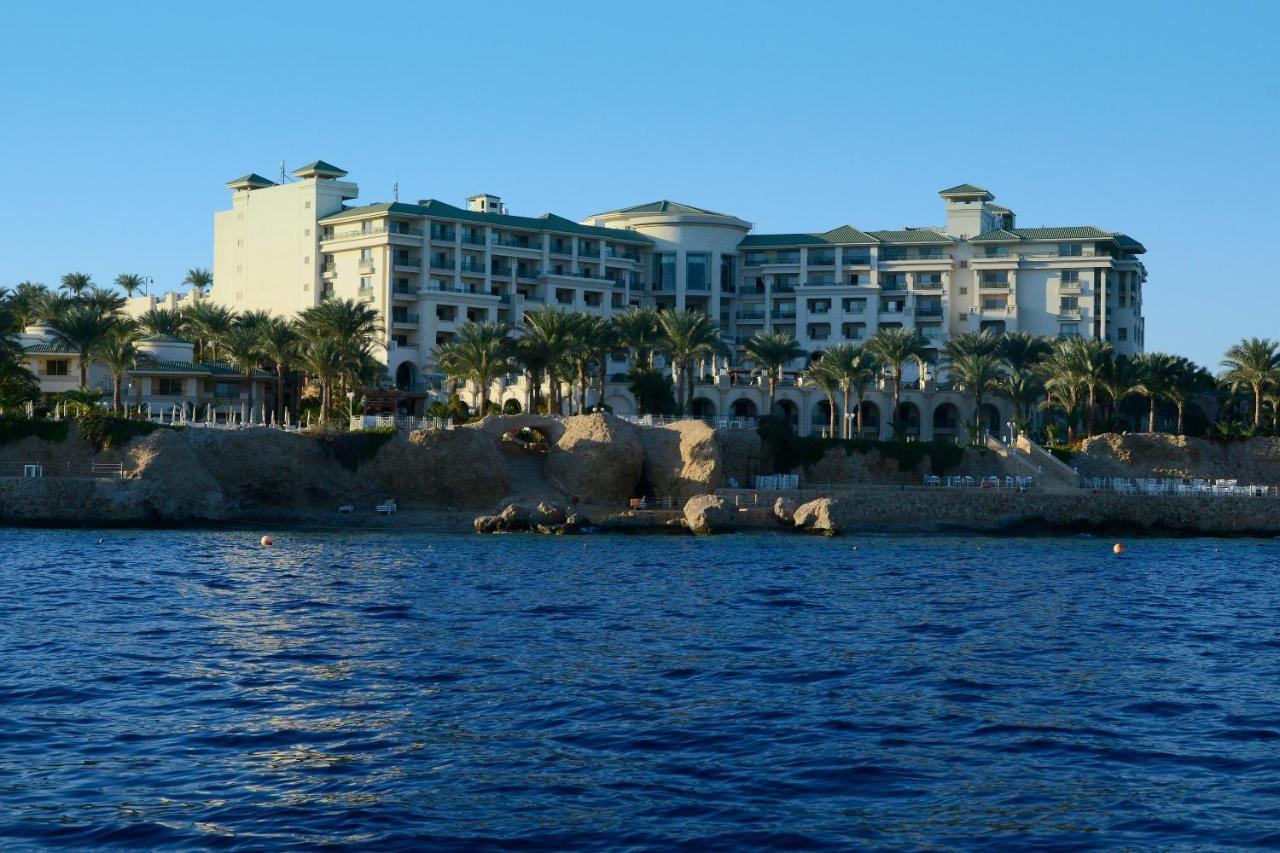 스텔라 디 마레 비치 호텔 앤드 스파 샤름 엘 셰이크 외부 사진 The resort from the sea