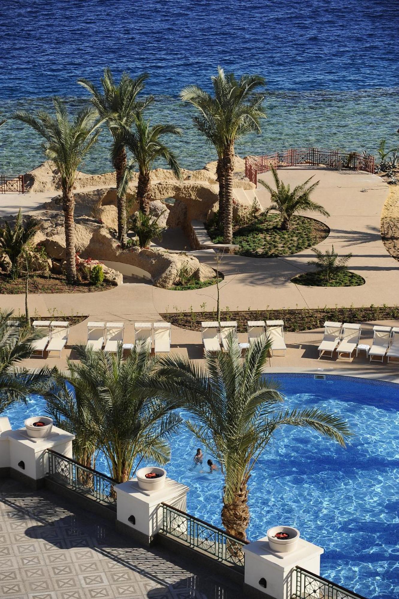 스텔라 디 마레 비치 호텔 앤드 스파 샤름 엘 셰이크 외부 사진 The pool at the Hilton Sharm El Sheikh
