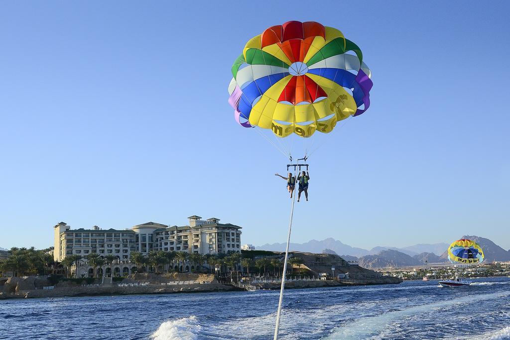 스텔라 디 마레 비치 호텔 앤드 스파 샤름 엘 셰이크 외부 사진 Parasailing in Egypt